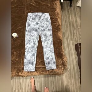 Woman’s size 8 lululemon Gray and white Diamond Dye High-Rise Leggings